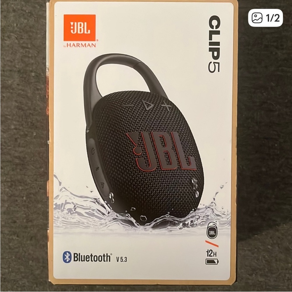 JBL Clip 5 Black Bluetooth Speaker